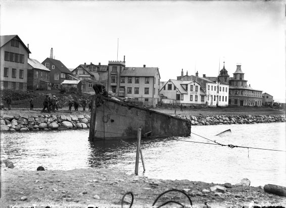 Hús við Tryggvagötu og Vesturgötu, 1915-1920