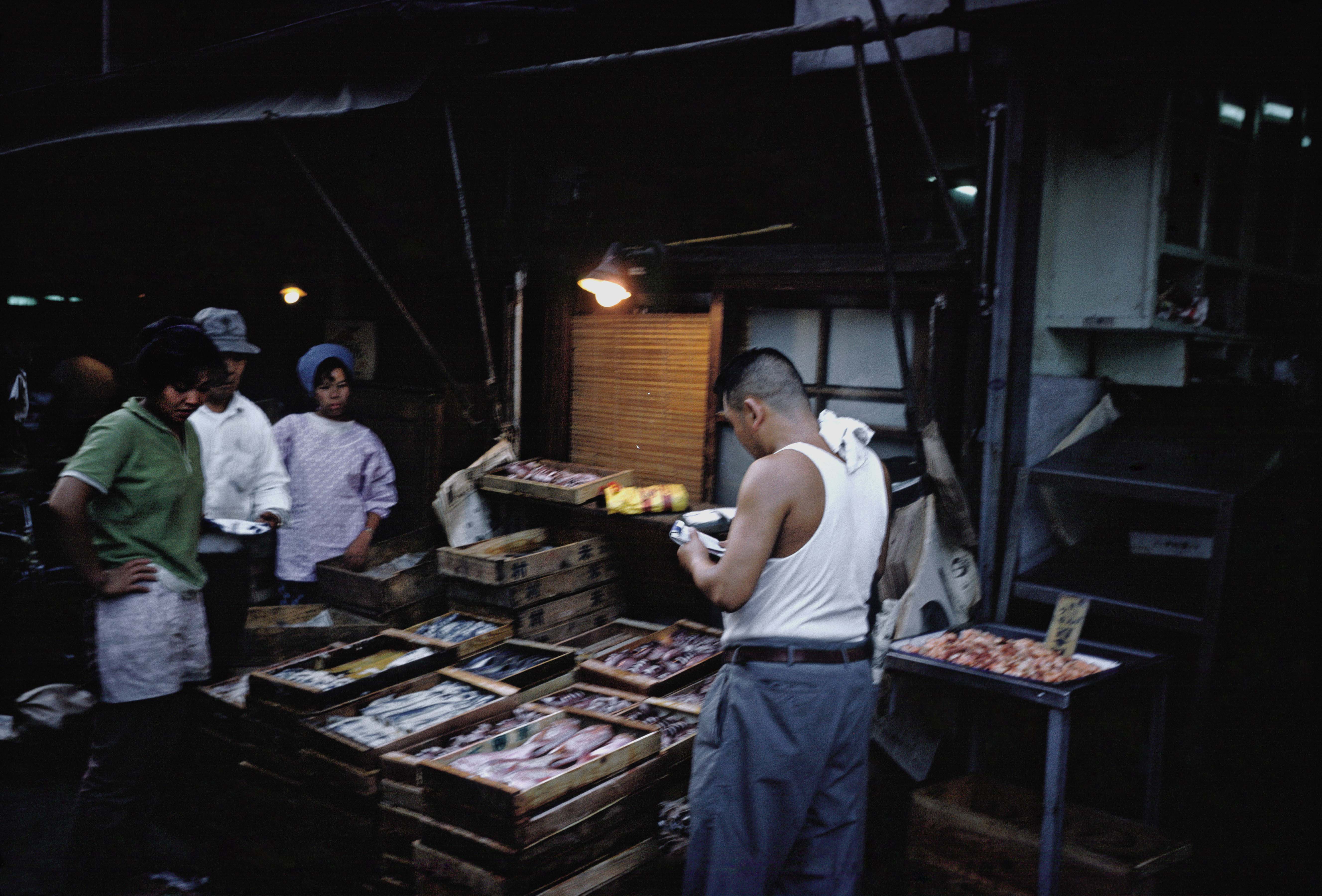 06-Tokyo, marché aux poissons, 1962  © Martin Karplus
