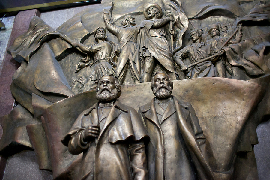 Karl Marx og Friedrich Engels, lærimeistarar kommúnismans.