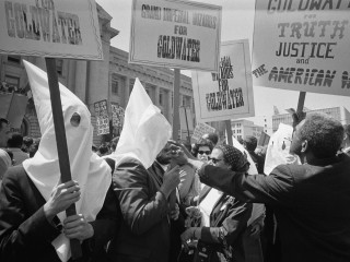 Meðlimir Ku Klux Klan styðja Barry Goldwater sem forsetaefni, 1964