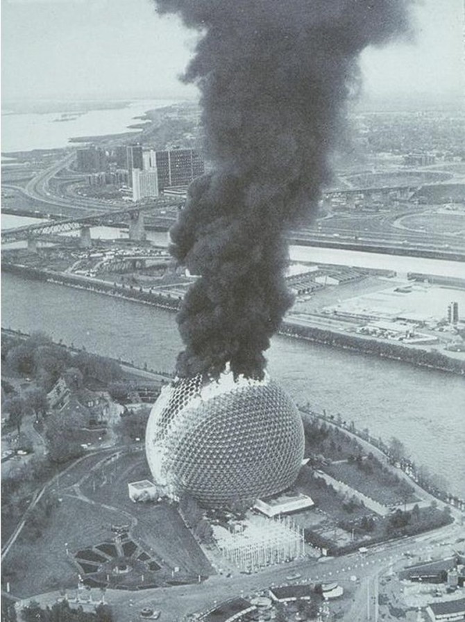 Sköpunarverk Buckminster Fuller brennur