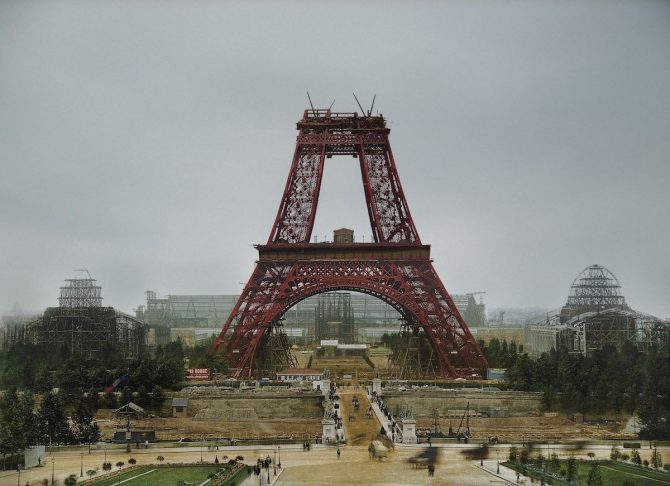 Eiffelturninn í byggingu. LITMYND