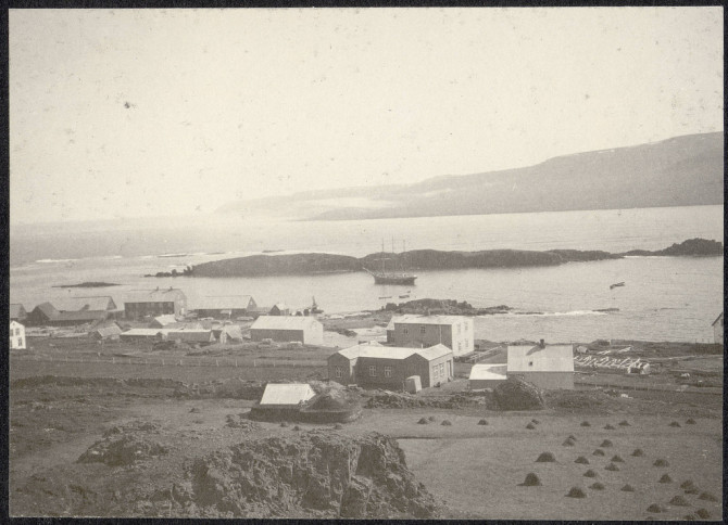 Vopnafjörður um 1900 á myndum Howells