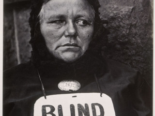 Blind kona í New York árið 1916
