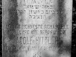 Adolf Hitler liggur grafinn í gyðingagrafreit í Búkarest
