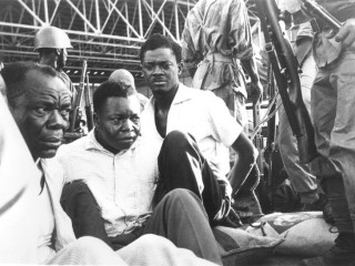 Patrice Lumumba, leiðtogi Kongó, látinn éta ræðu sína
